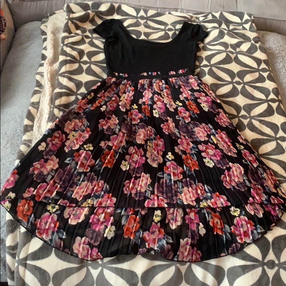 Xhilaration high low dress with pleated flowers